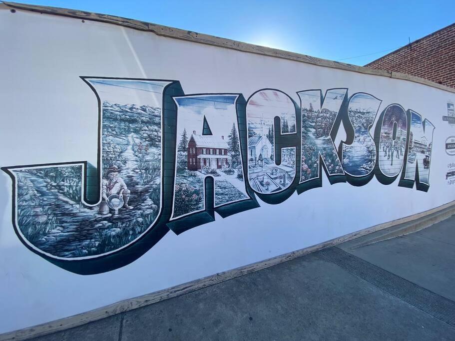 Spacious Downtown Jackson Retreat- Historic Hangout エクステリア 写真