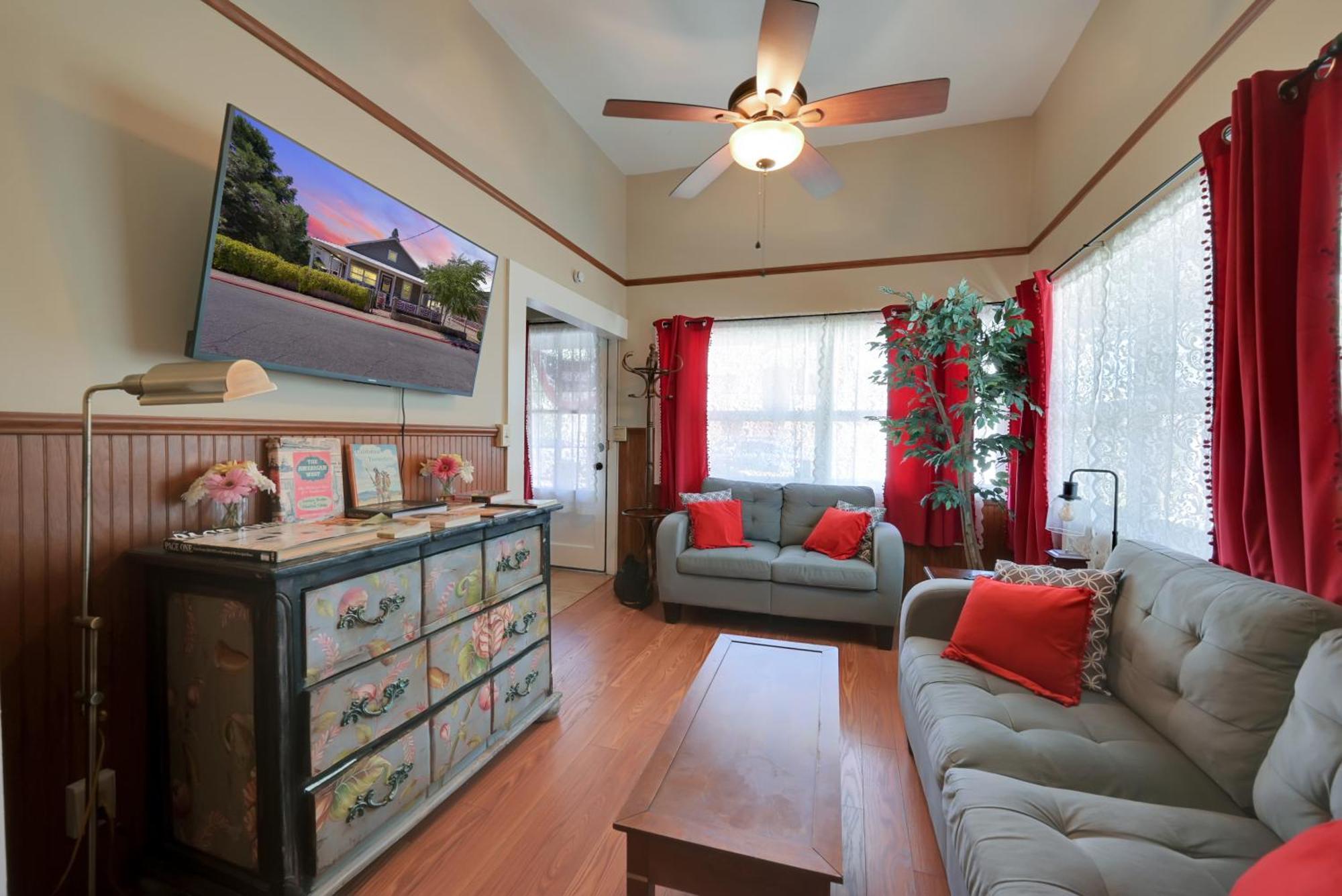 Spacious Downtown Jackson Retreat- Historic Hangout エクステリア 写真