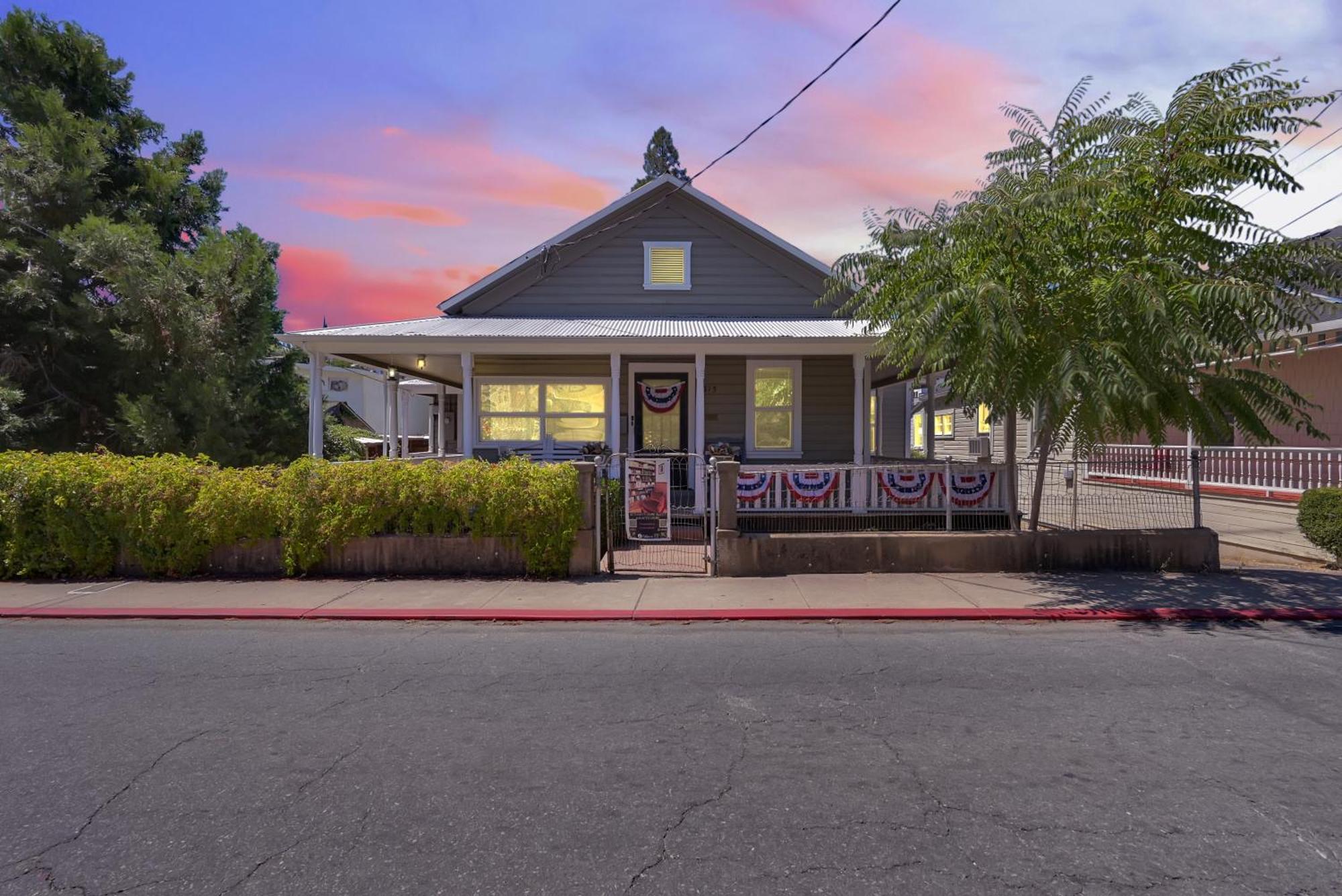 Spacious Downtown Jackson Retreat- Historic Hangout エクステリア 写真